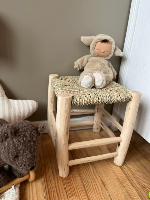 Tabouret en bois et herbier