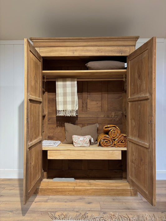 Armoire en chêne massif