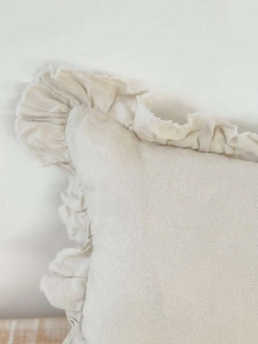 Housse de coussin en lin à volants – crème