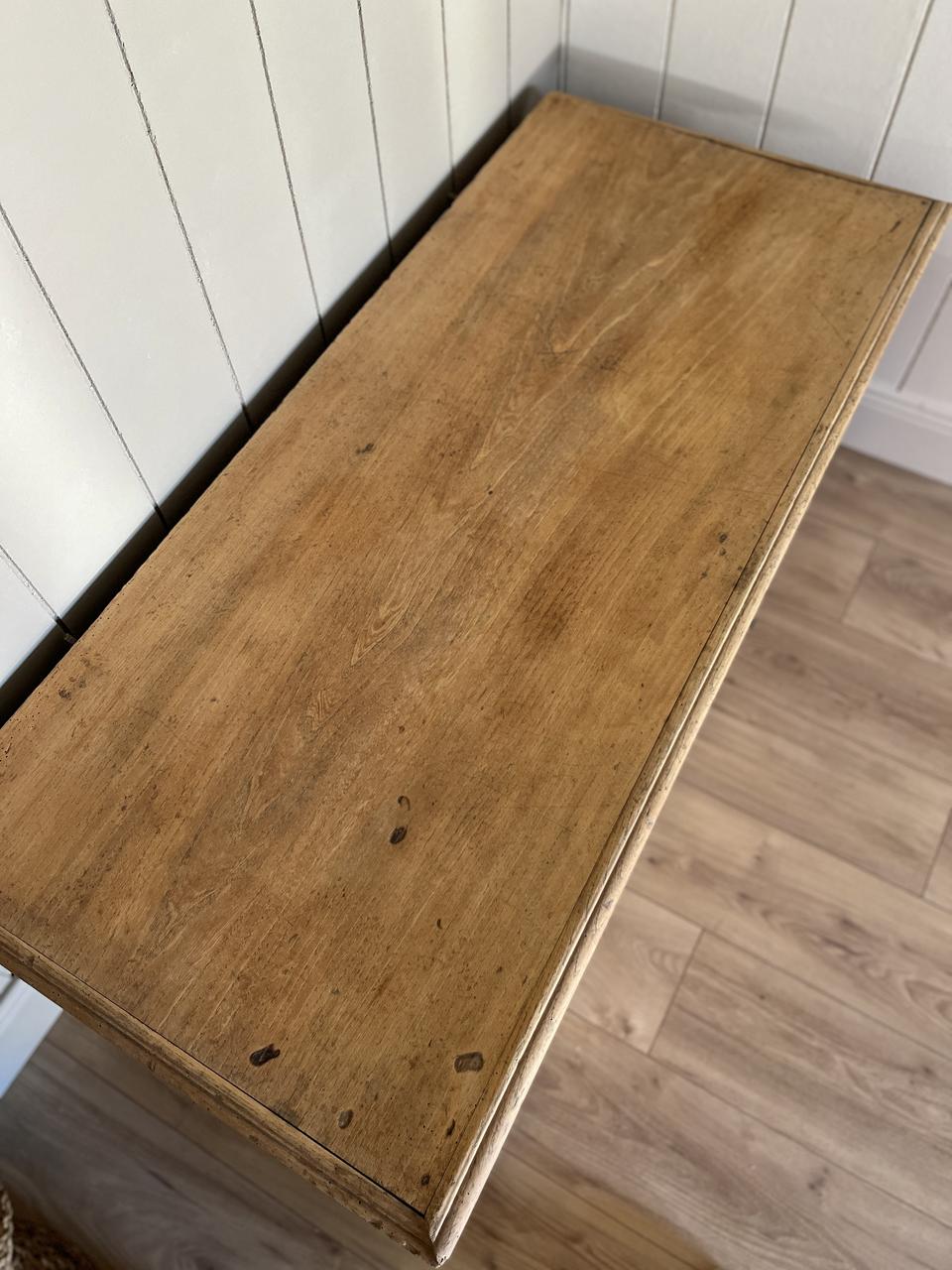 Grand coffre en bois massif