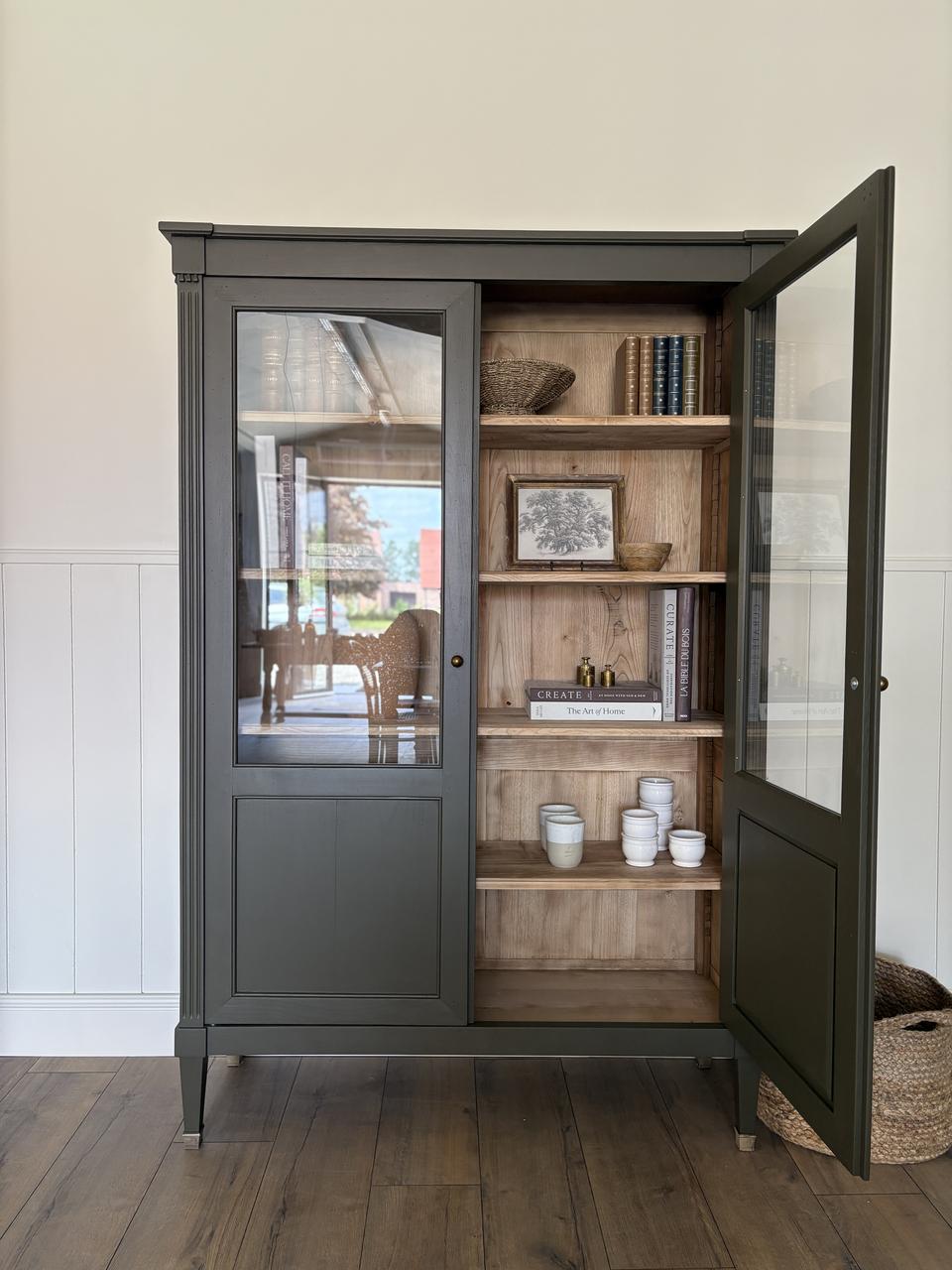 Vitrine de style Louis XVI - kaki