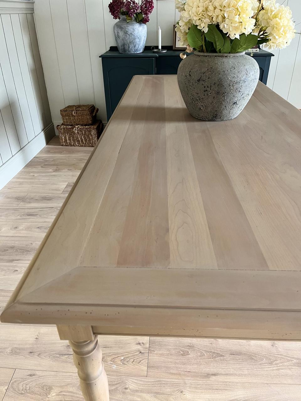 Table à manger en bois massif pieds tournés 8/10 personnes