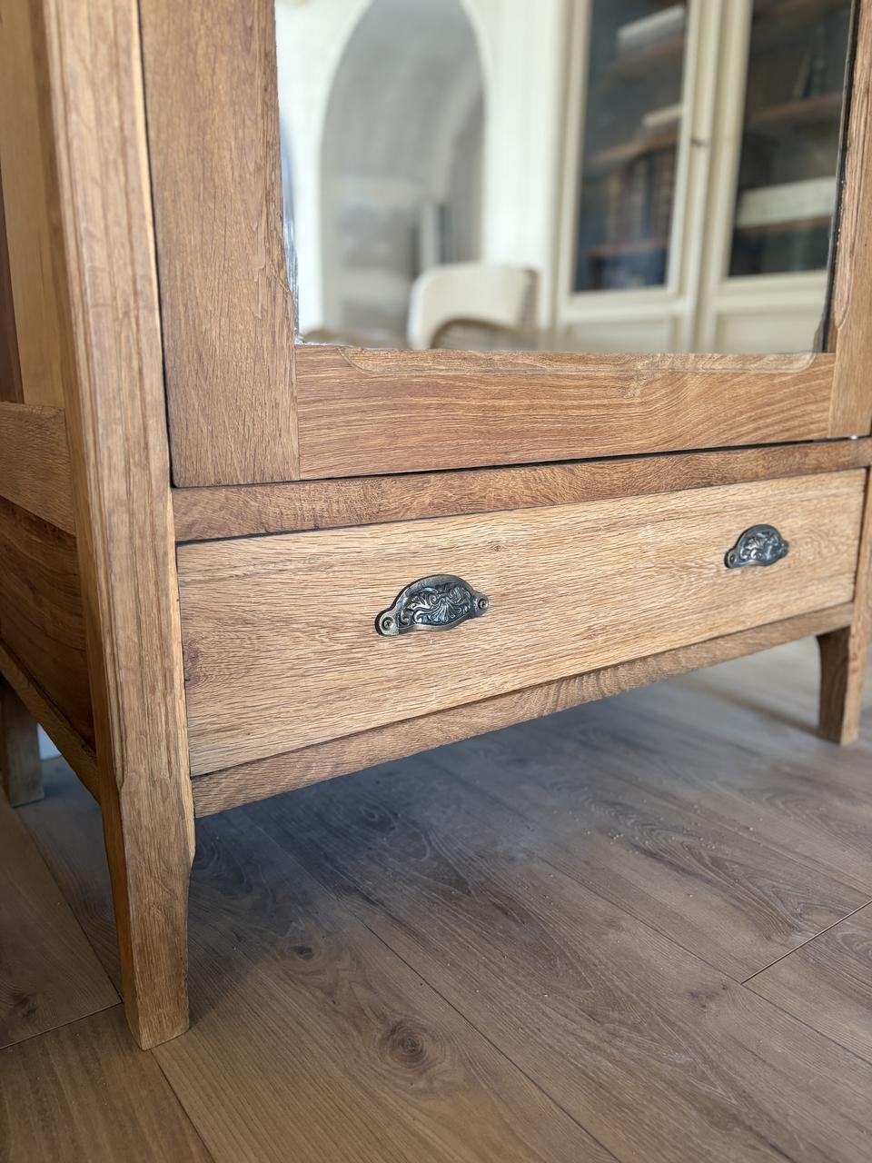 Armoire en chêne et miroir en mercure