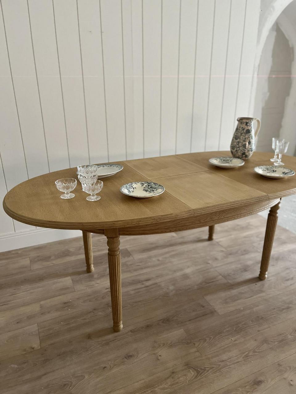 Table ovale à rallonges en chêne