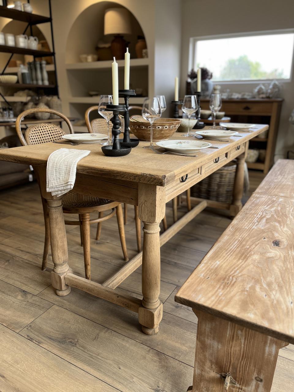Table rectangulaire en chêne - 8 personnes