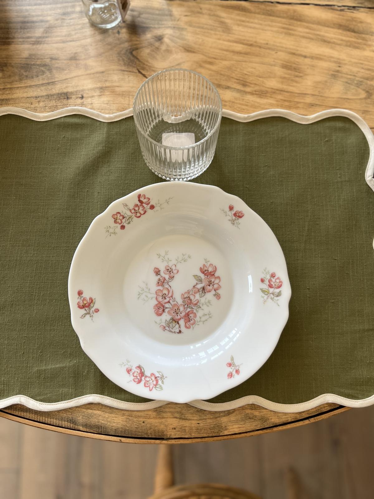 Lot d’assiettes arcopal fleurs roses - vintage