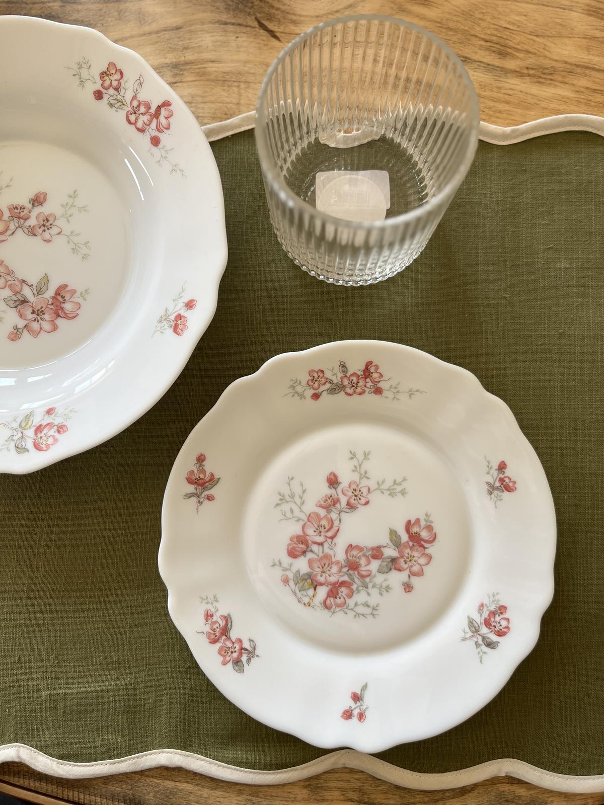 Lot d’assiettes arcopal fleurs roses - vintage