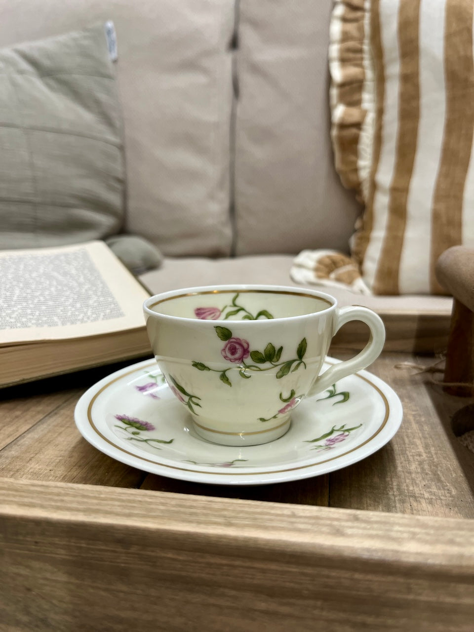 Lot de tasses à café fleuries mauve en porcelaine de limoges - Théodore Haviland