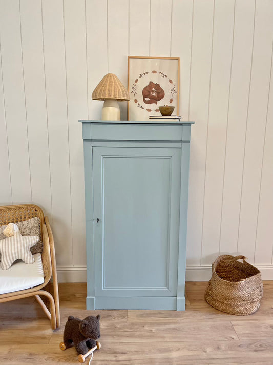 Bonnetière/armoire d’enfant - bleu vintage