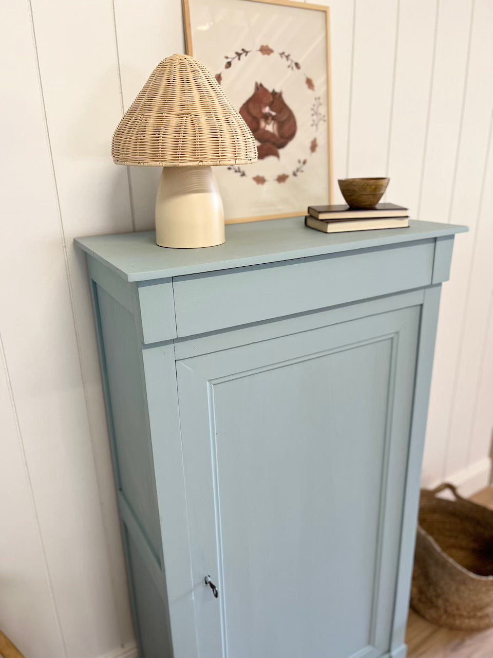 Bonnetière/armoire d’enfant - bleu vintage