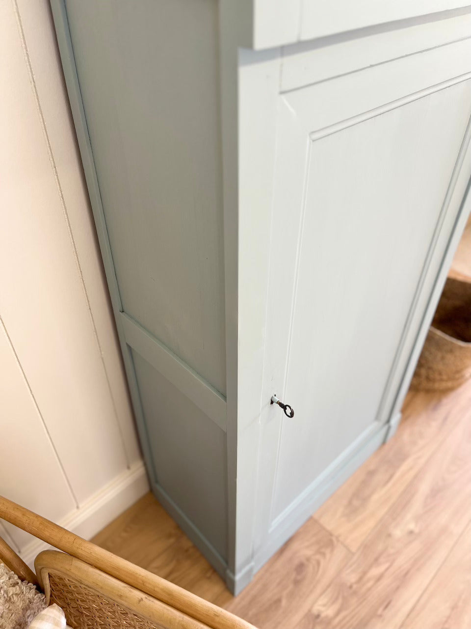 Bonnetière/armoire d’enfant - bleu vintage