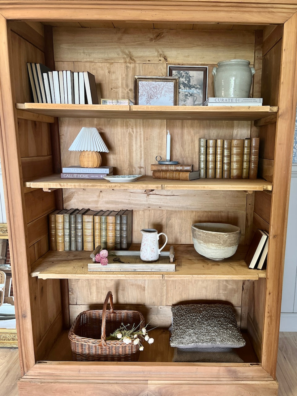 Grande armoire penderie en noyer