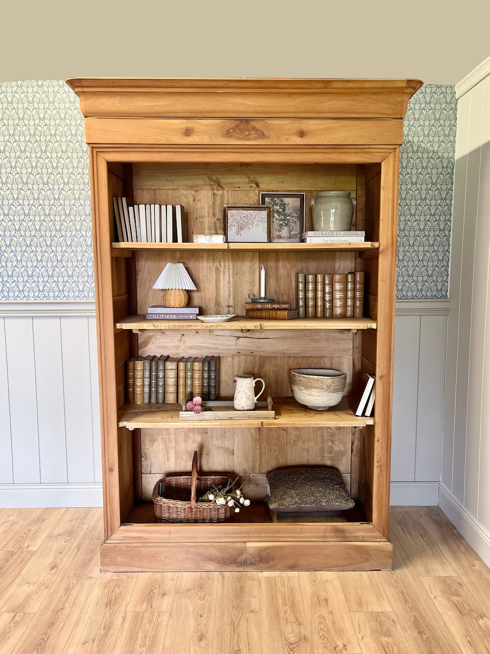 Grande armoire penderie en noyer