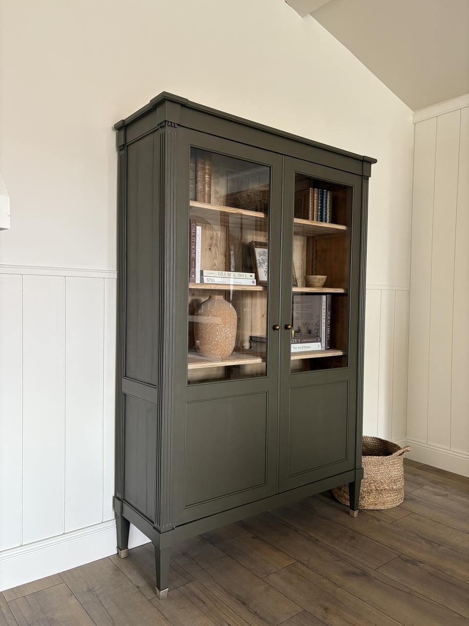Vitrine de style Louis XVI - kaki