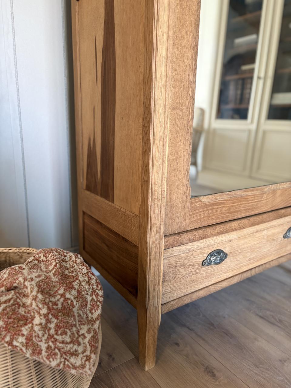 Armoire en chêne et miroir en mercure