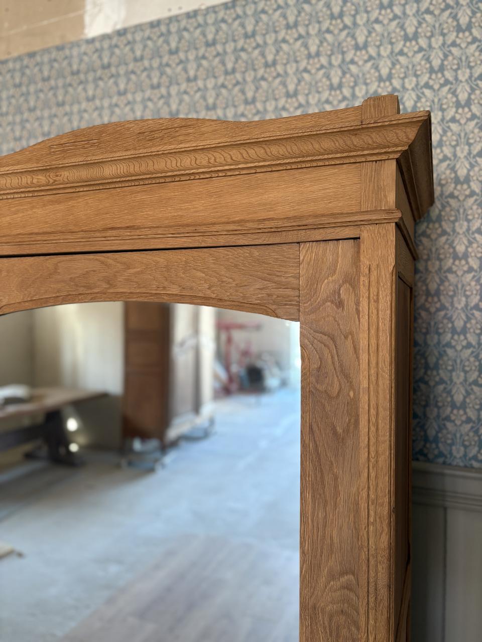 Armoire en chêne et miroir en mercure