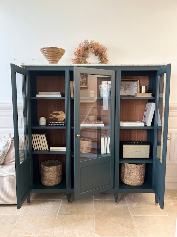 Vitrine 3 portes en bois et marbre