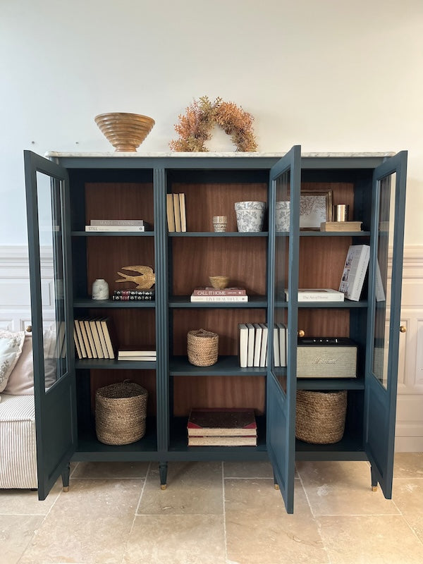 Vitrine 3 portes en bois et marbre