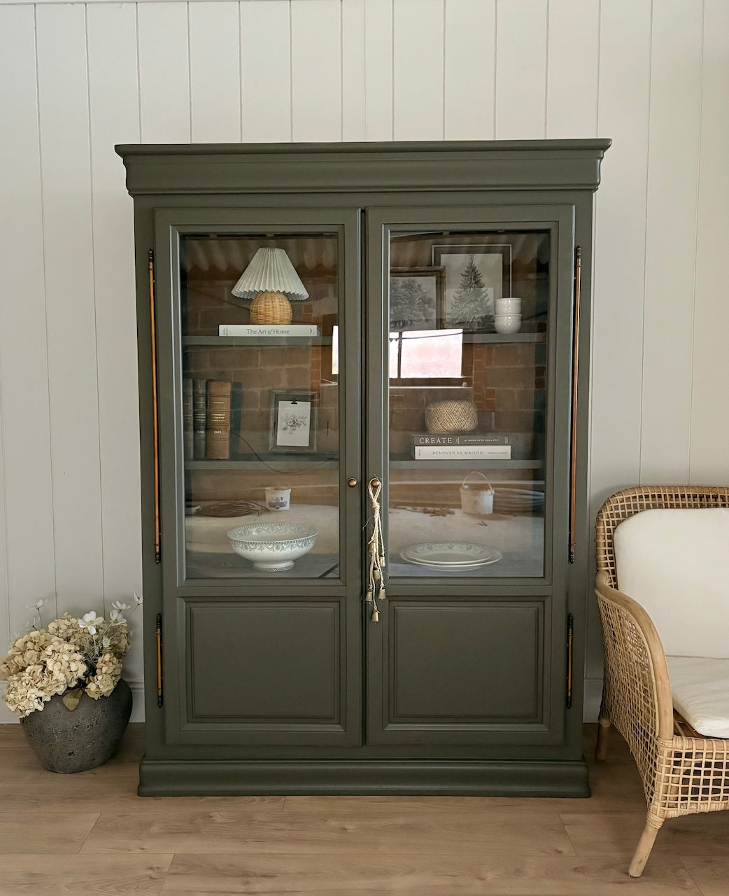 Vitrine vert kaki