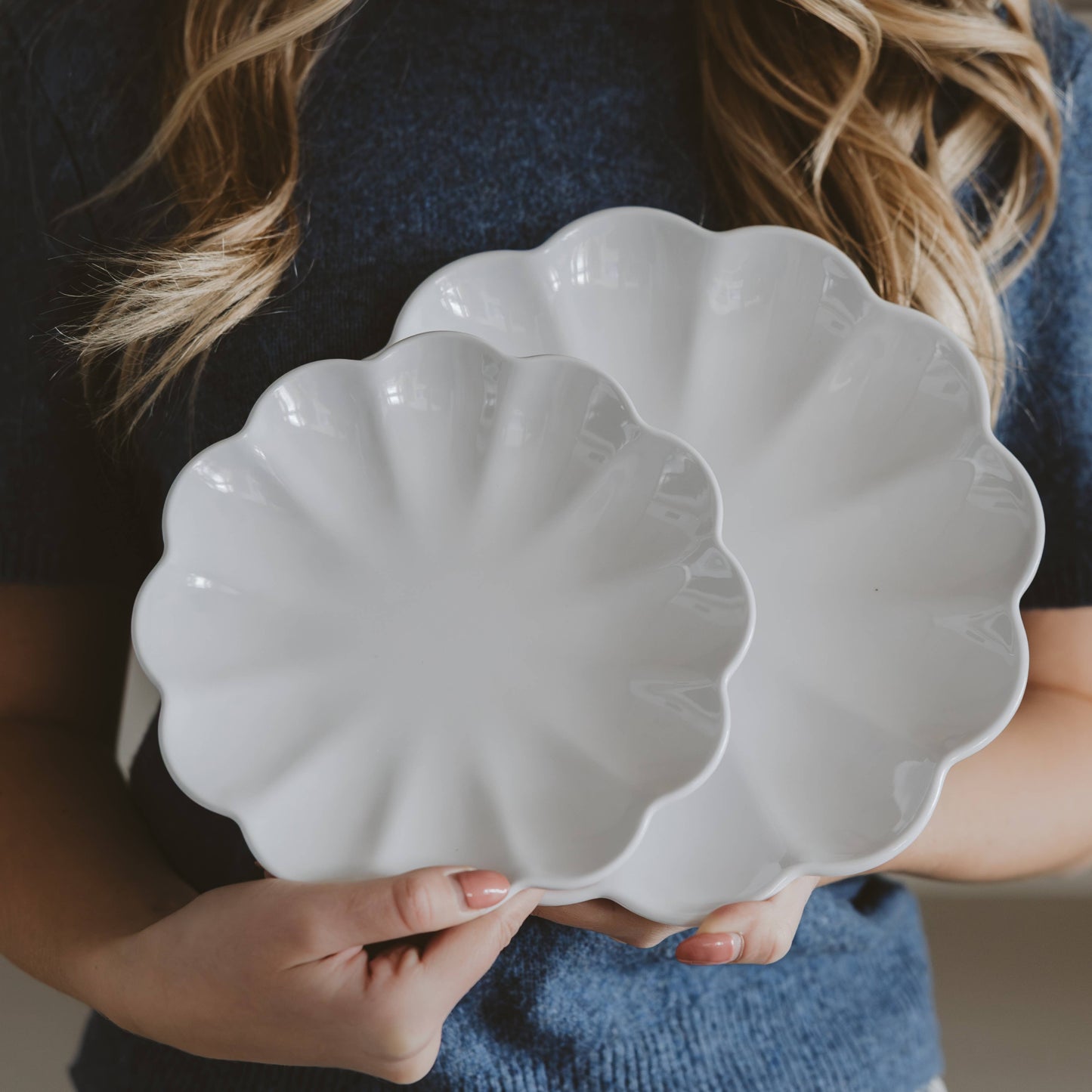 Ensemble de 2 plateaux de service blancs à bord festonné