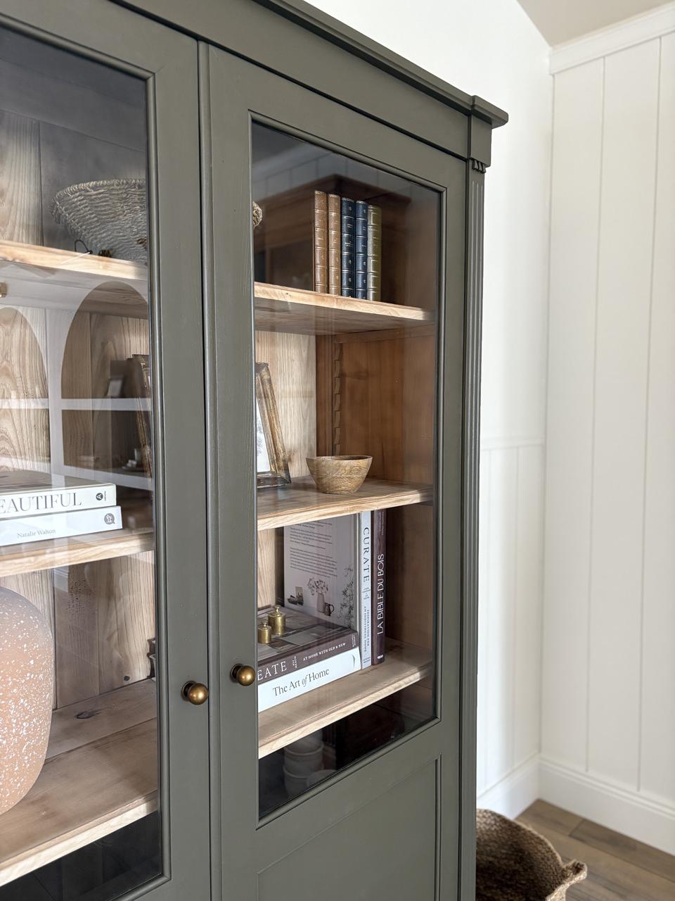 Vitrine de style Louis XVI - kaki