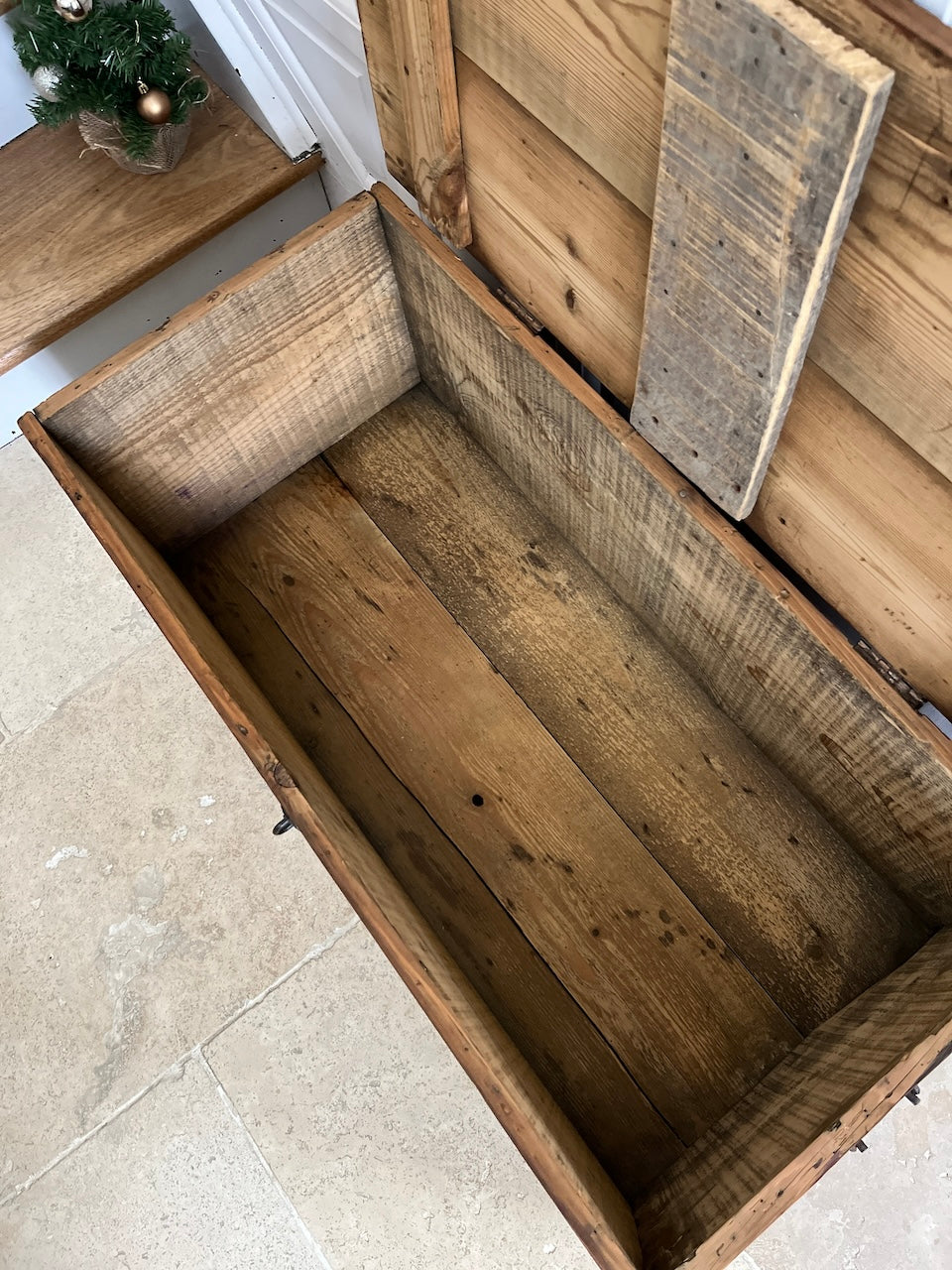 Coffre en bois