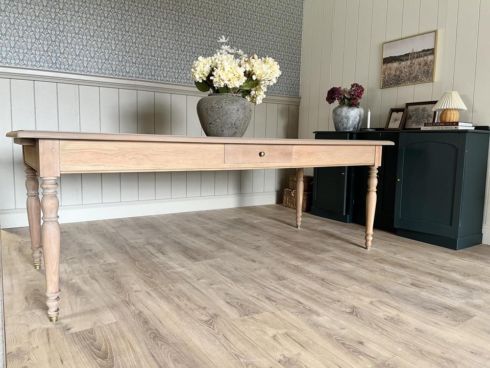 Table à manger en bois massif pieds tournés 8/10 personnes