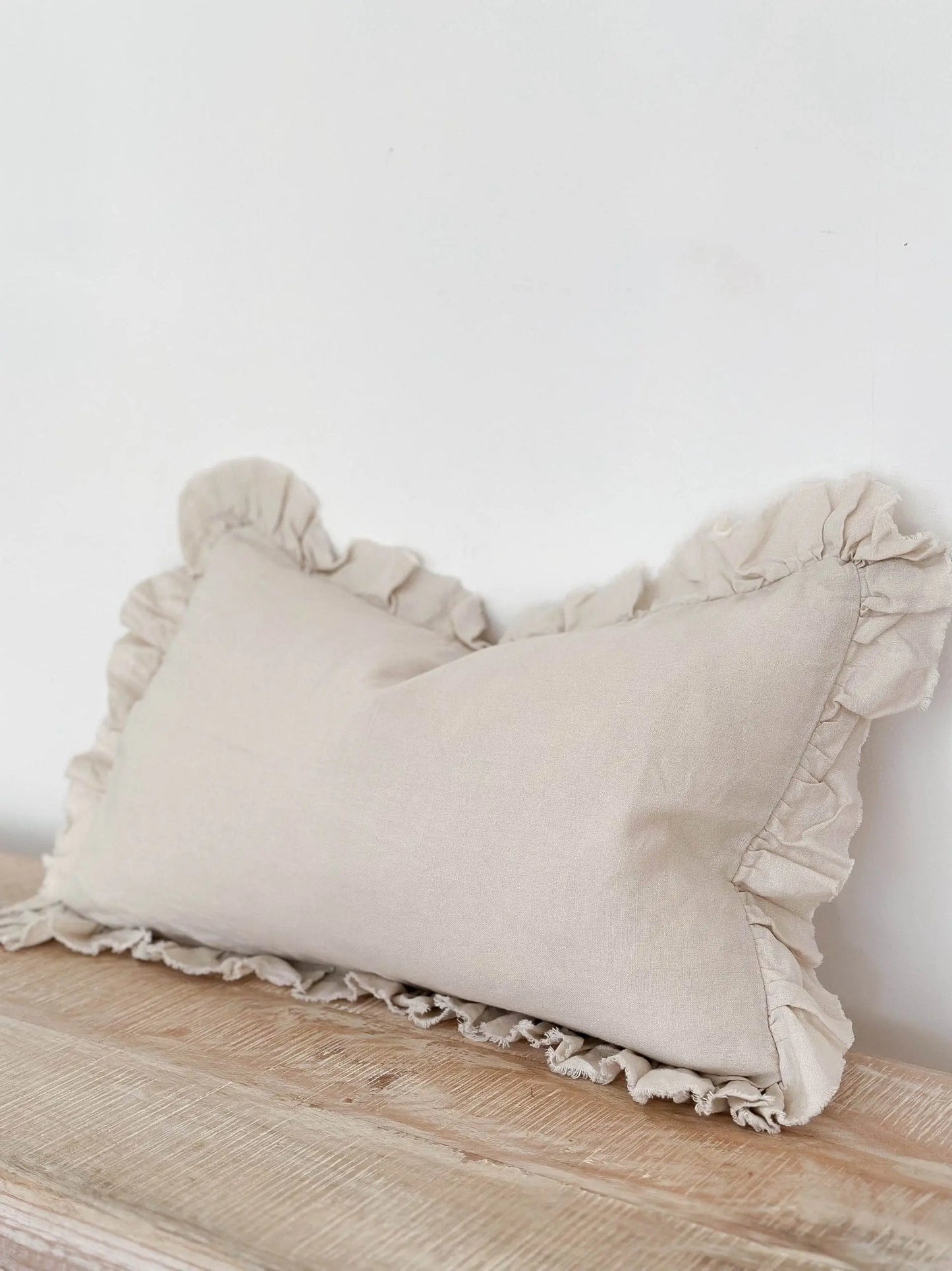 Housse de coussin en lin à volants sable - 30x50cm