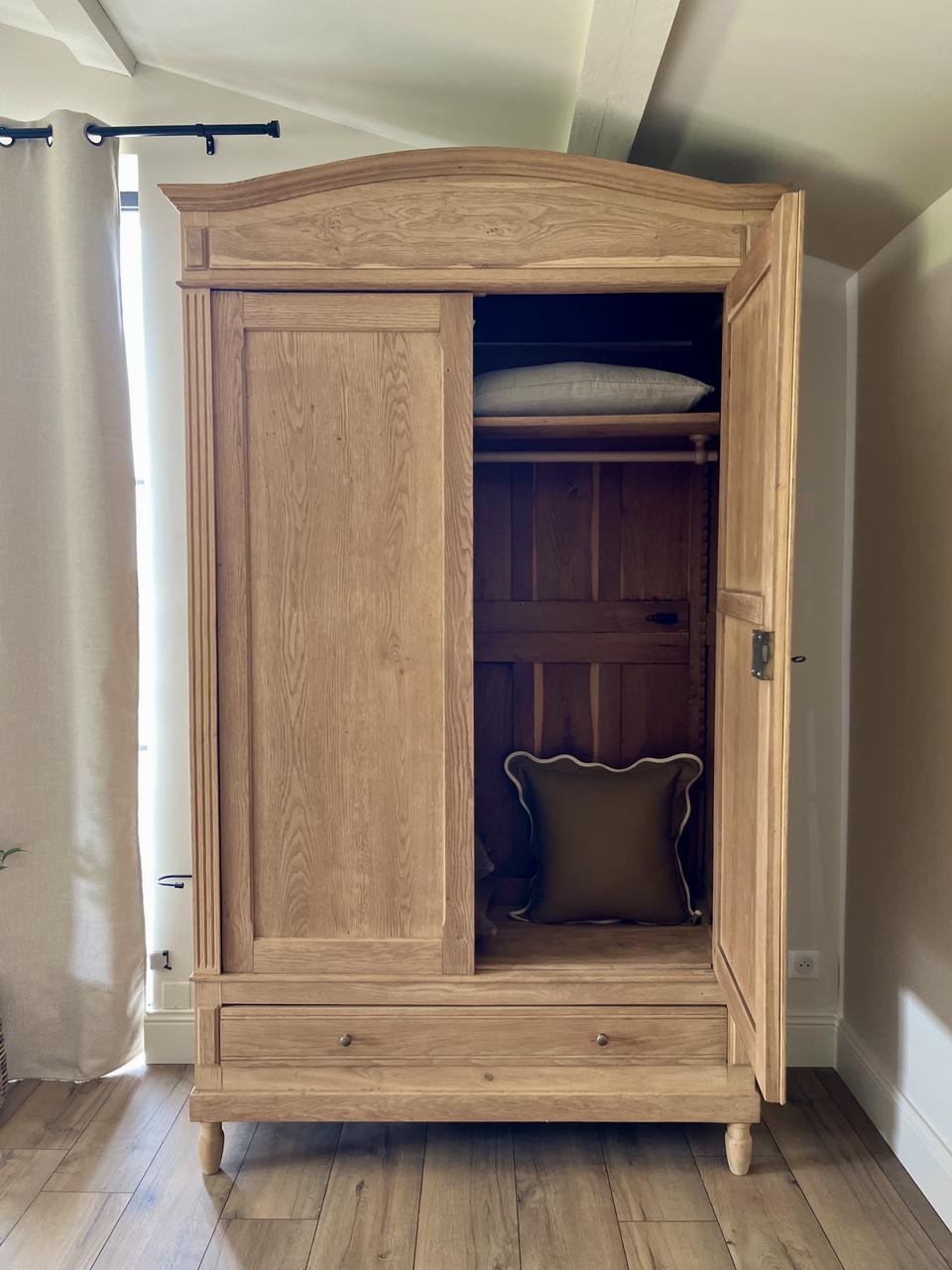 Armoire en chêne massif