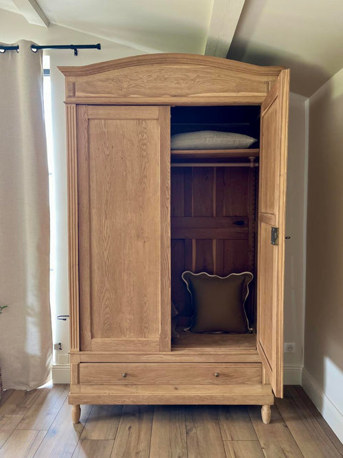 Armoire en chêne massif