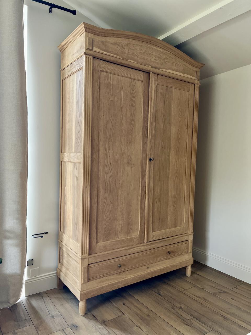 Armoire en chêne massif