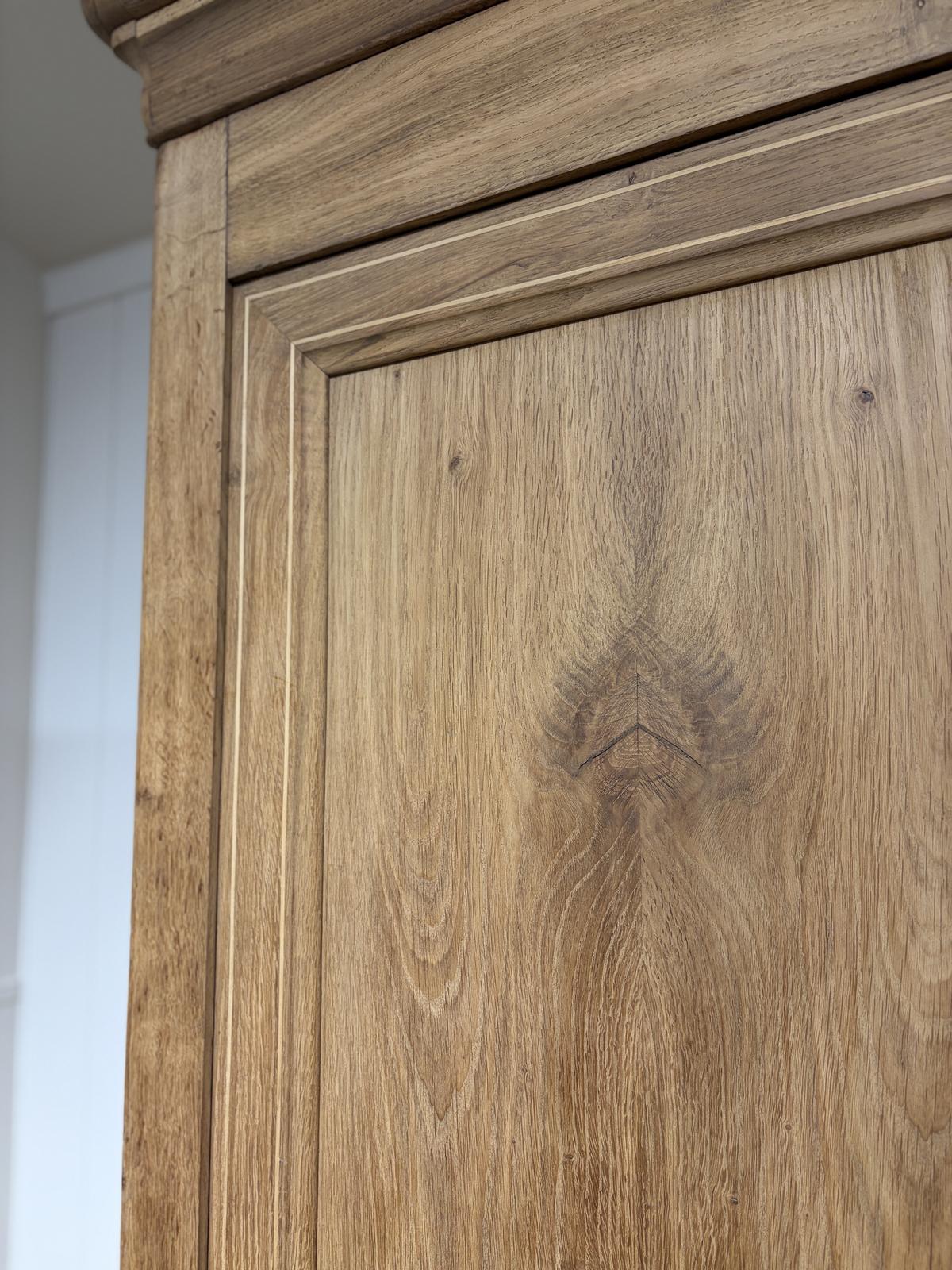 Armoire en chêne massif