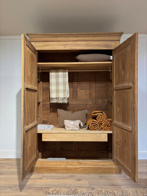 Armoire en chêne massif