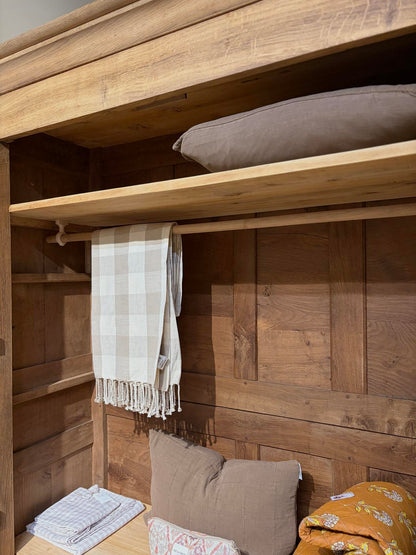 Armoire en chêne massif