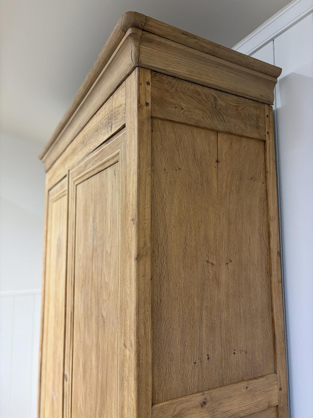 Armoire en chêne massif