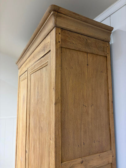 Armoire en chêne massif