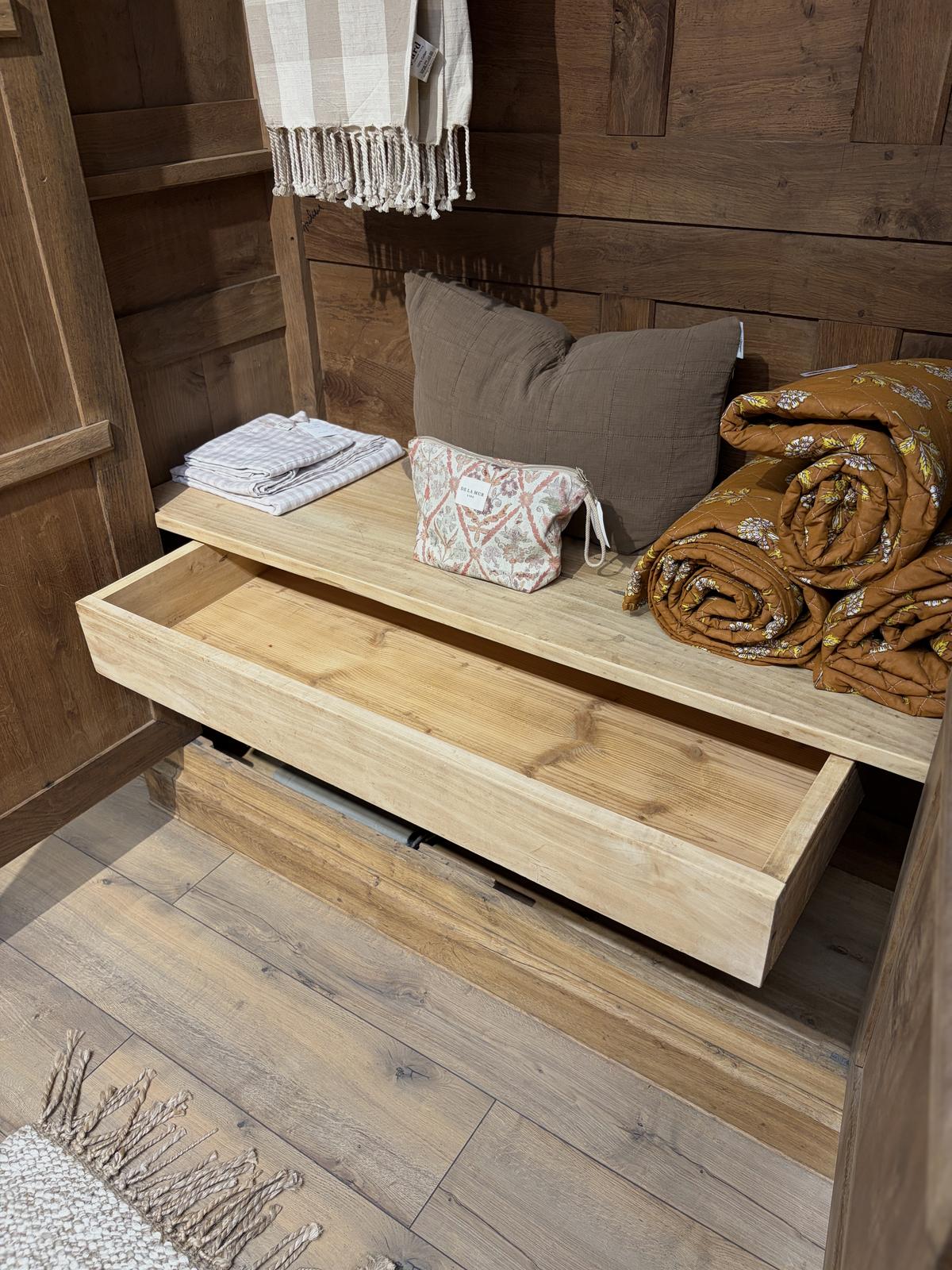 Armoire en chêne massif