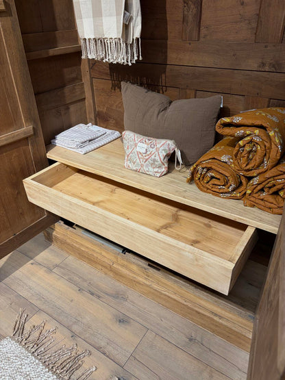 Armoire en chêne massif