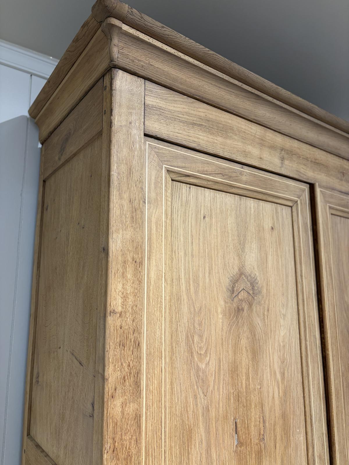Armoire en chêne massif