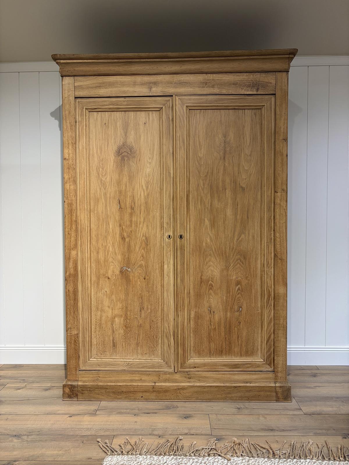 Armoire en chêne massif