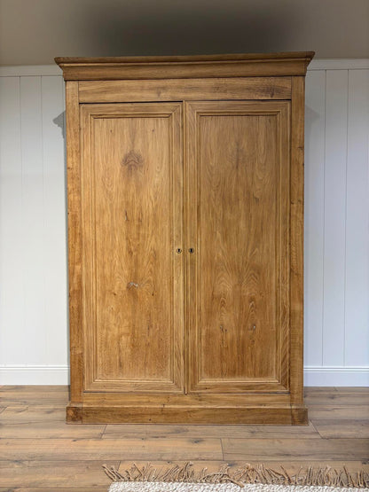 Armoire en chêne massif