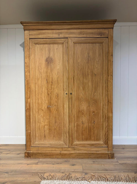 Armoire en chêne massif