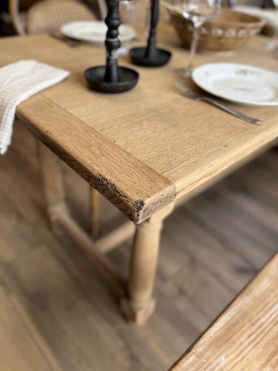 Table rectangulaire en chêne - 8 personnes