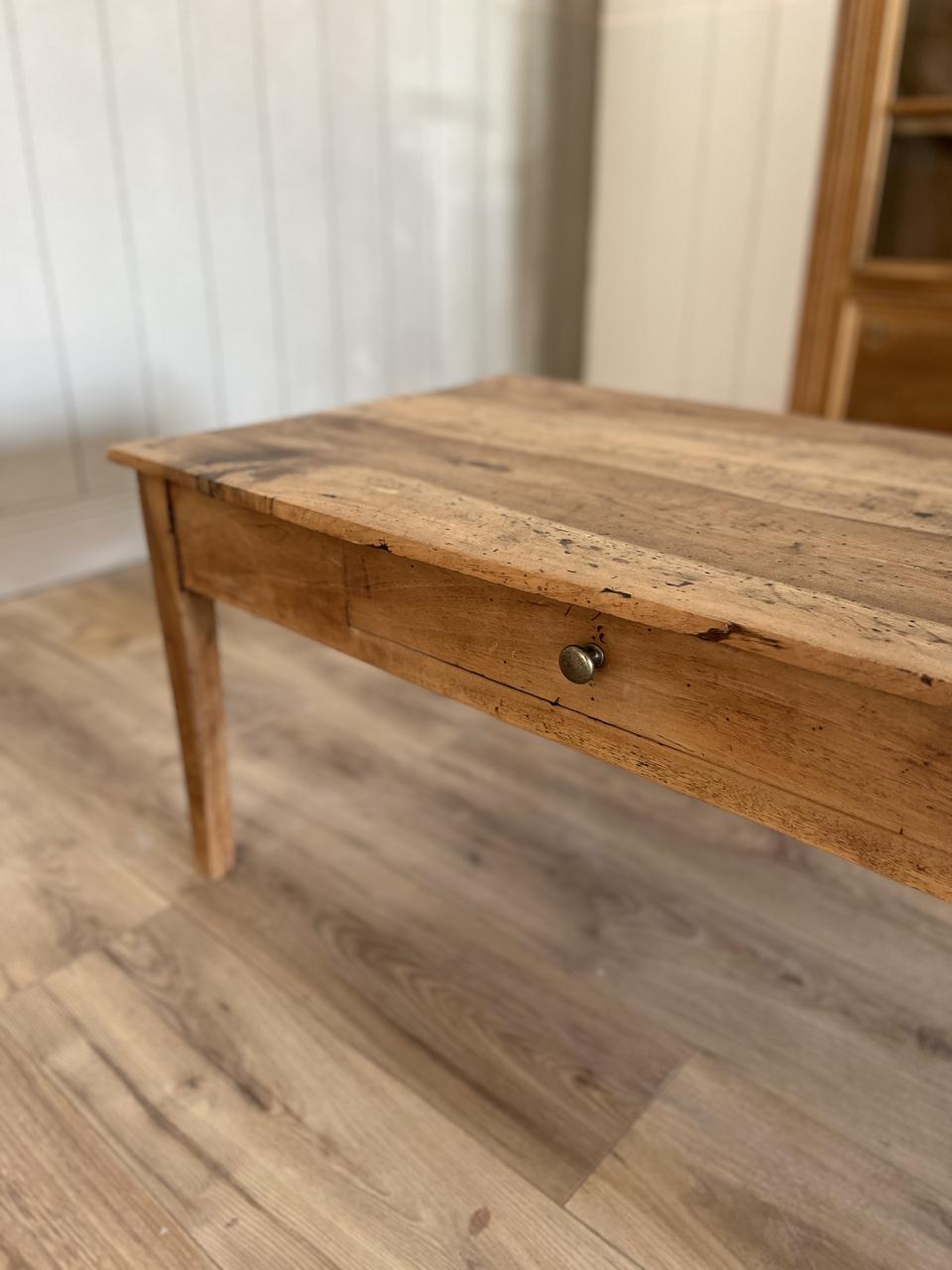 Table basse en noyer