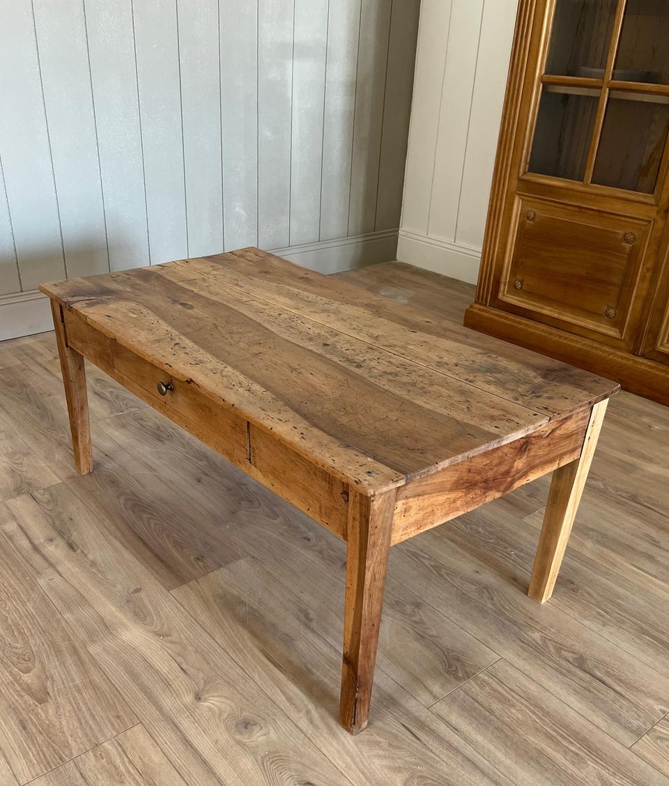 Table basse en noyer