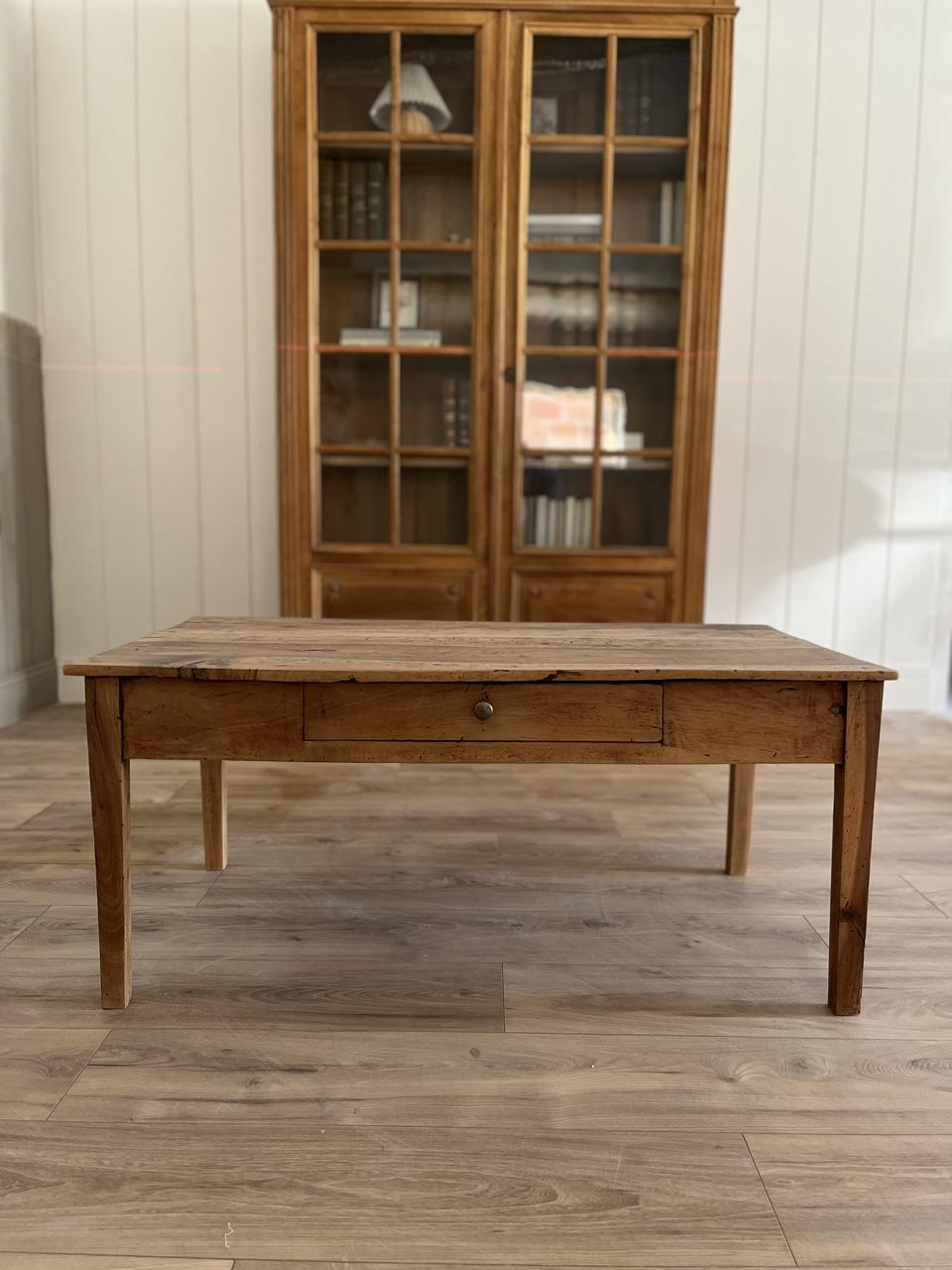 Table basse en noyer