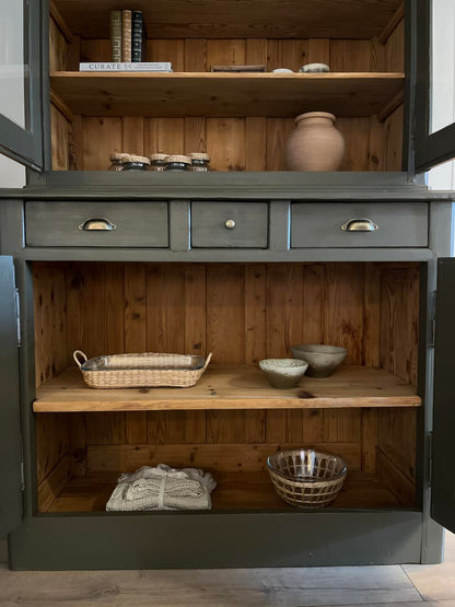 Buffet 2 corps vitré ancien en pin – pièce unique
