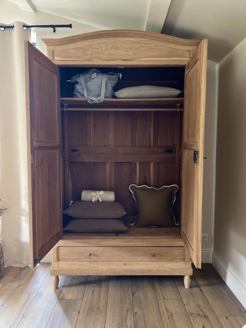 Armoire en chêne massif