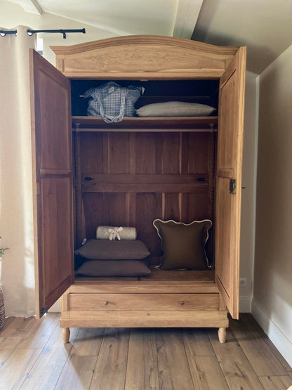 Armoire en chêne massif