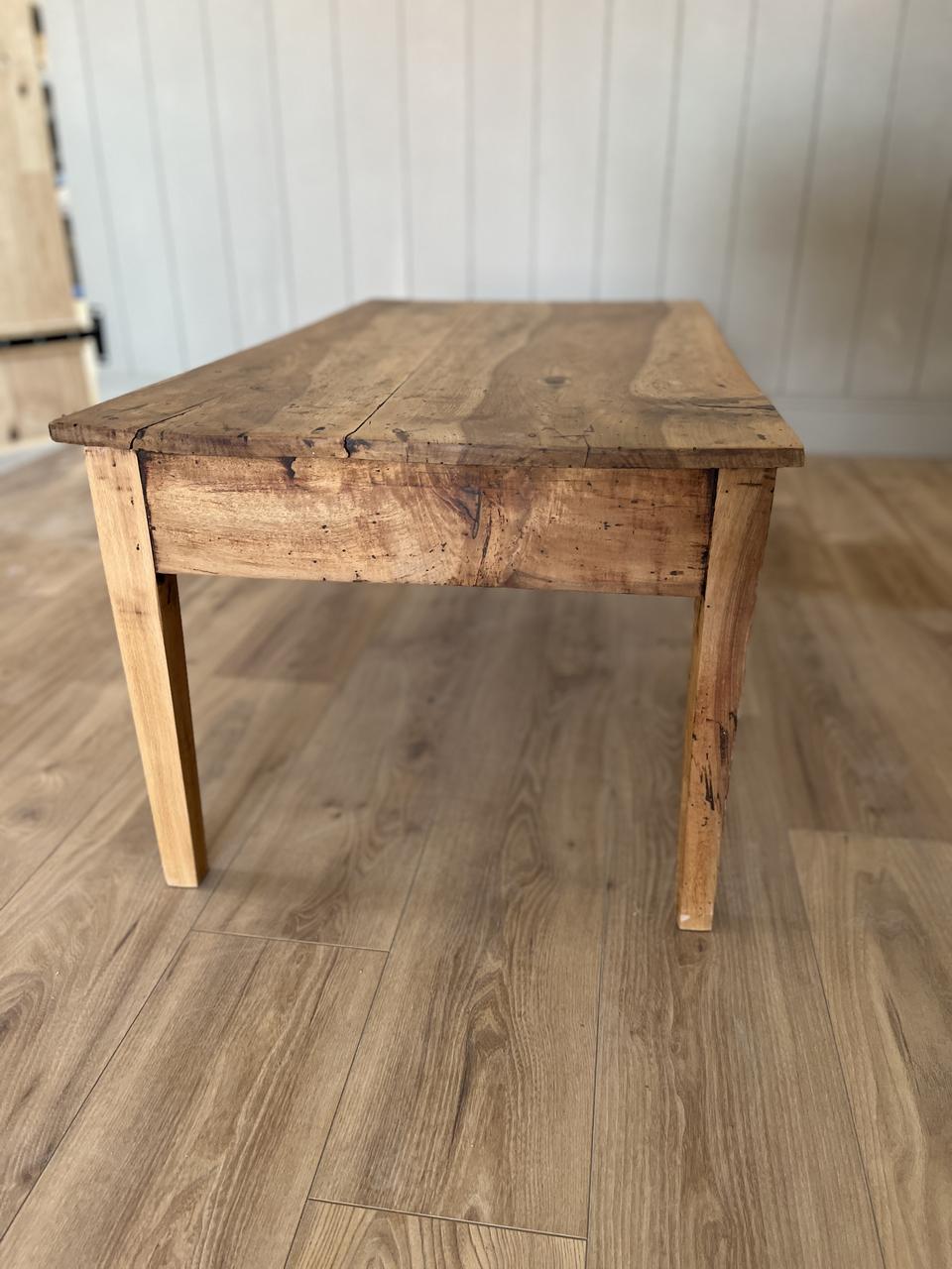 Table basse en noyer